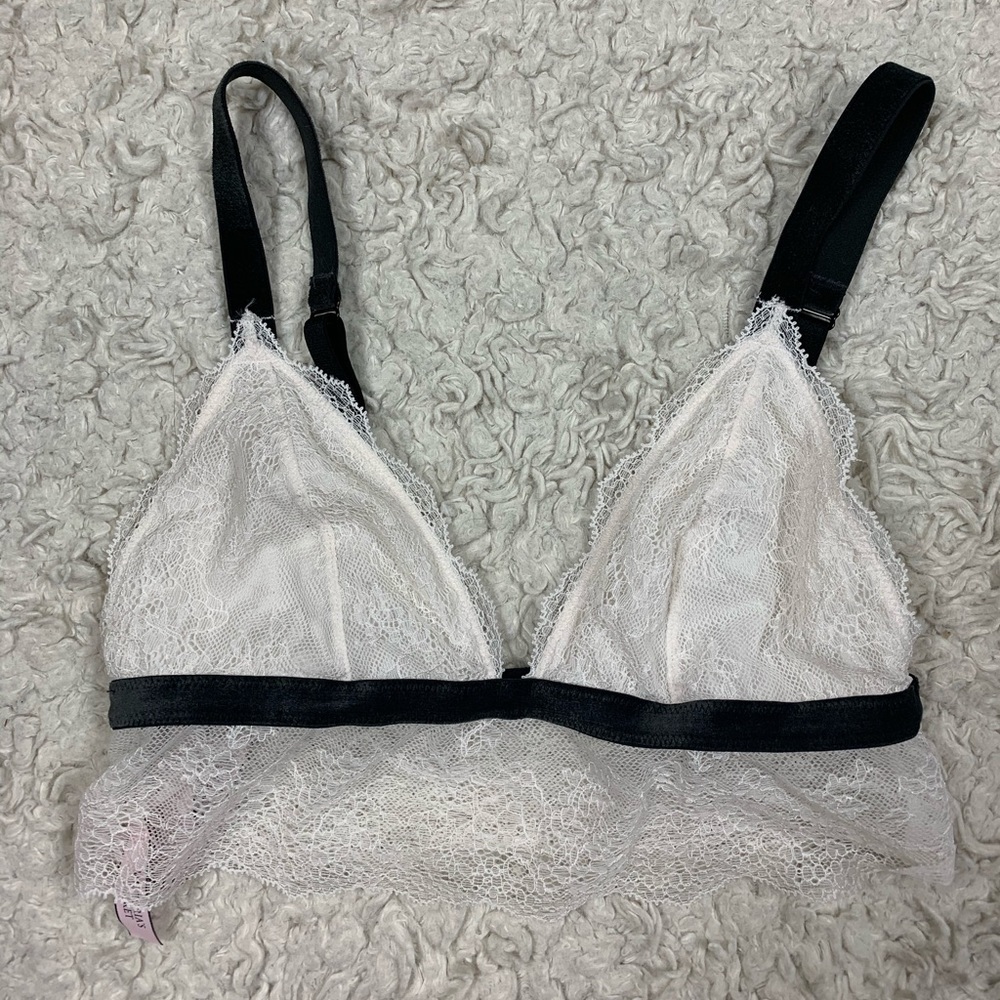 🍁White Lace Victoria Secret Bralette